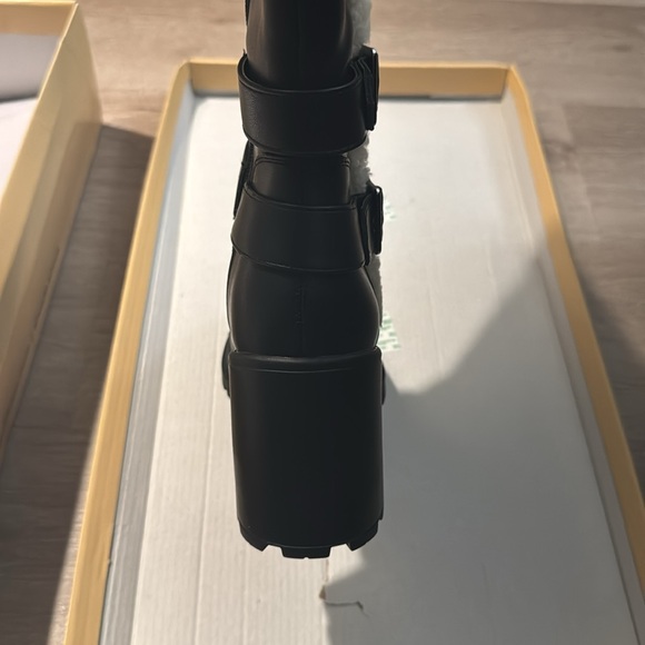 Soda Black Heeled Boots with Cream Trim - Picture 8 of 10